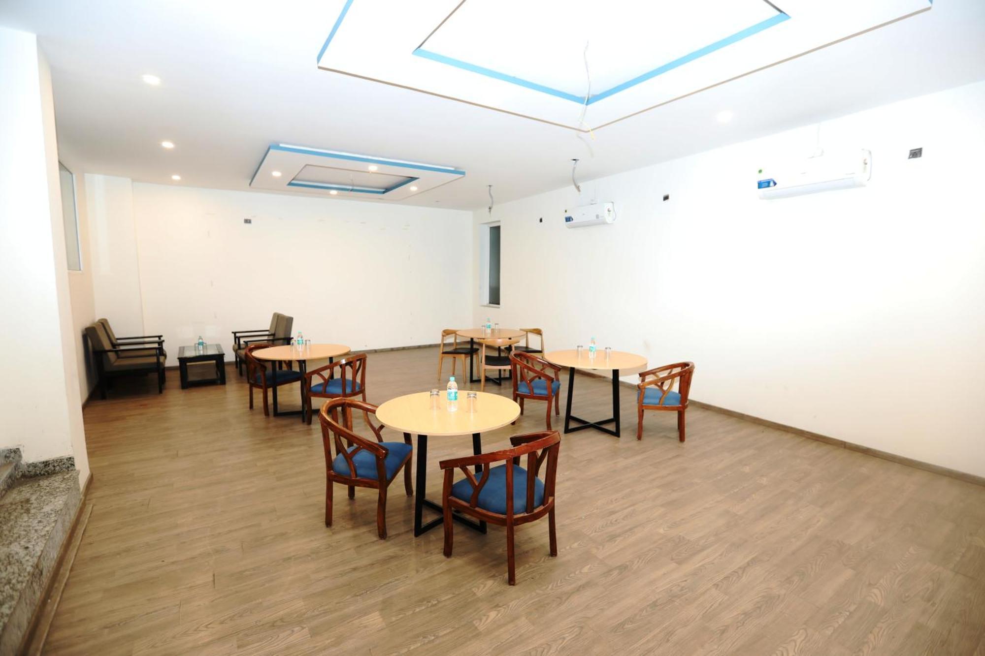 Hotel Noida Grand Sec 58 Luaran gambar