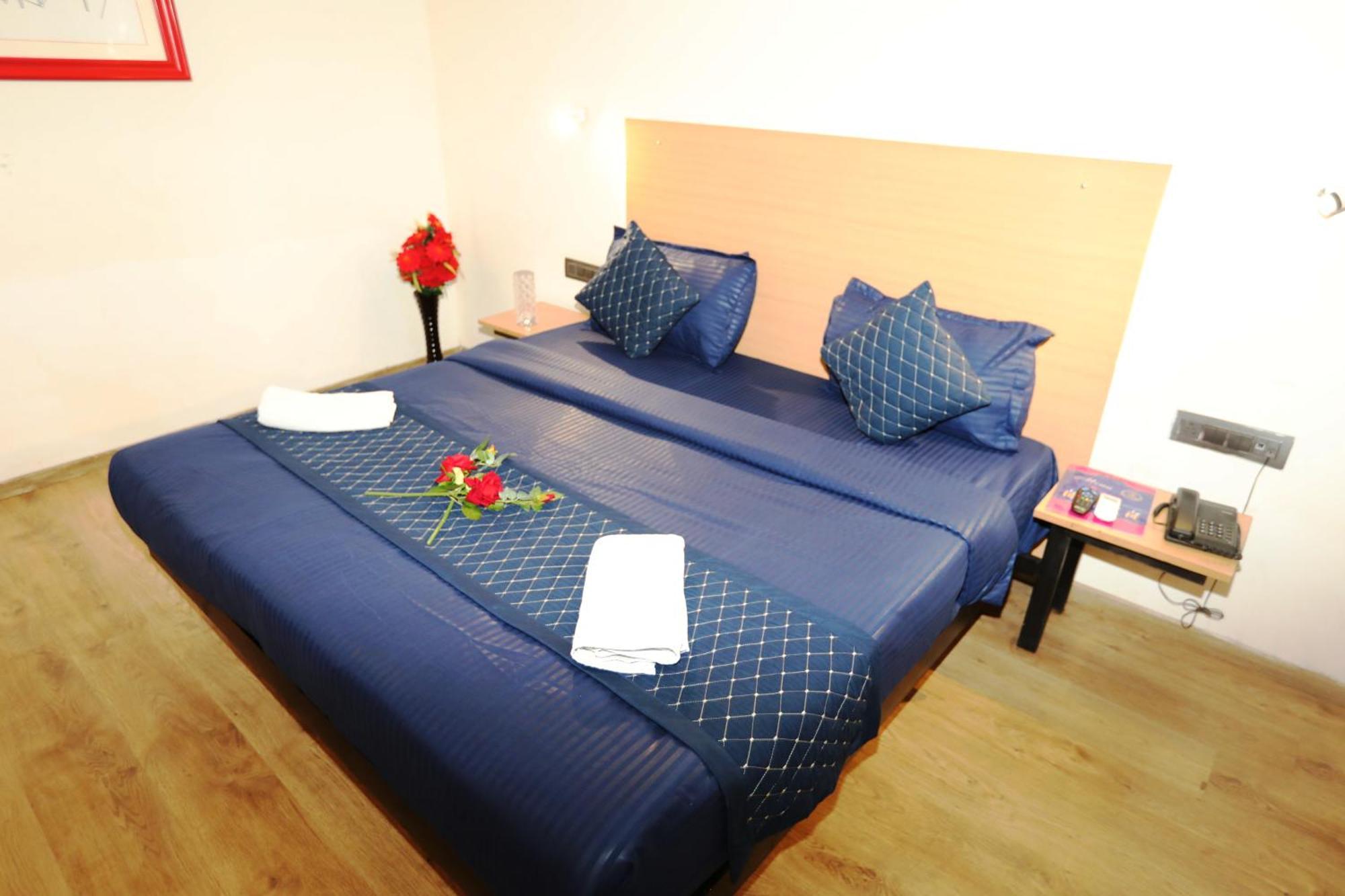 Hotel Noida Grand Sec 58 Luaran gambar