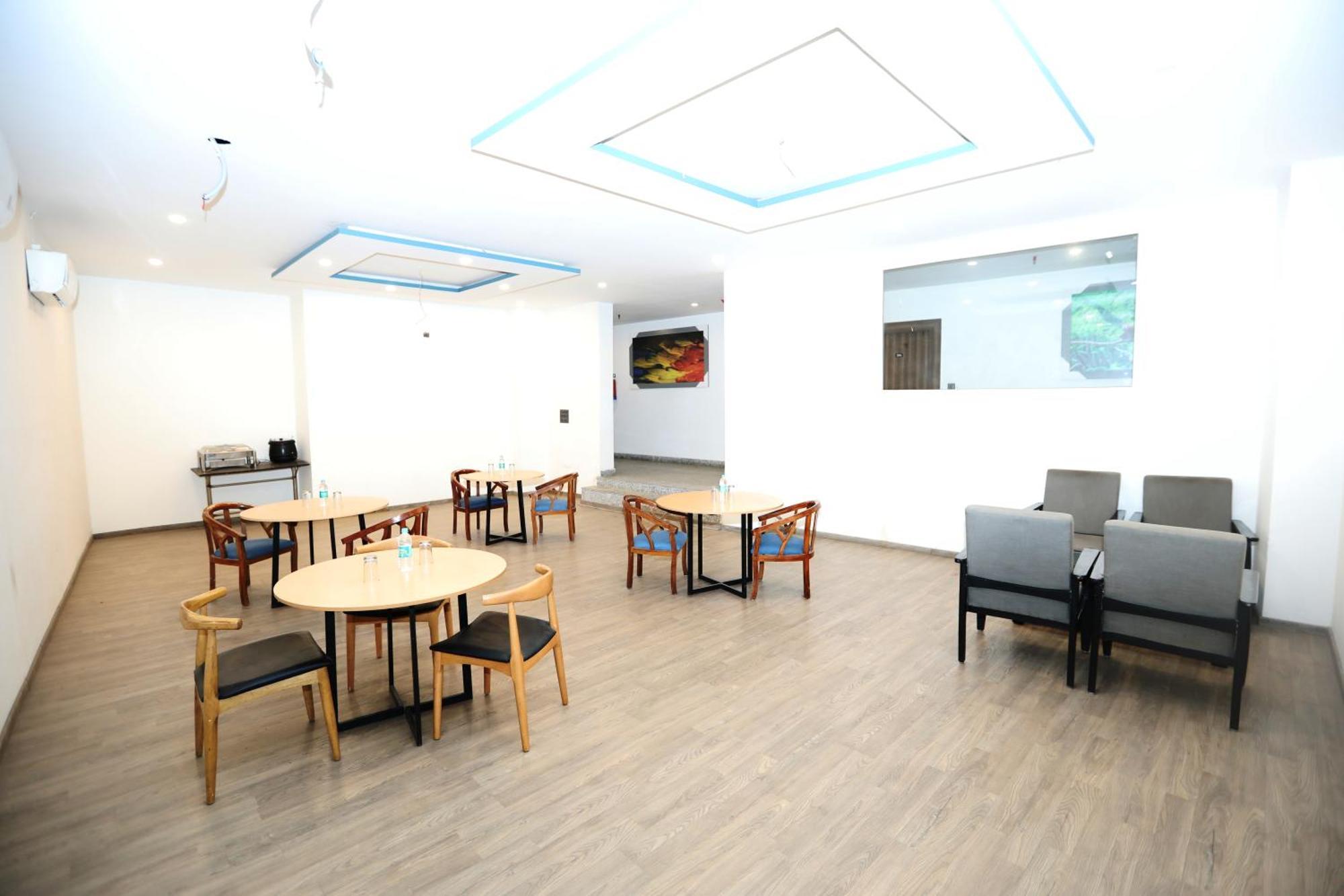 Hotel Noida Grand Sec 58 Luaran gambar