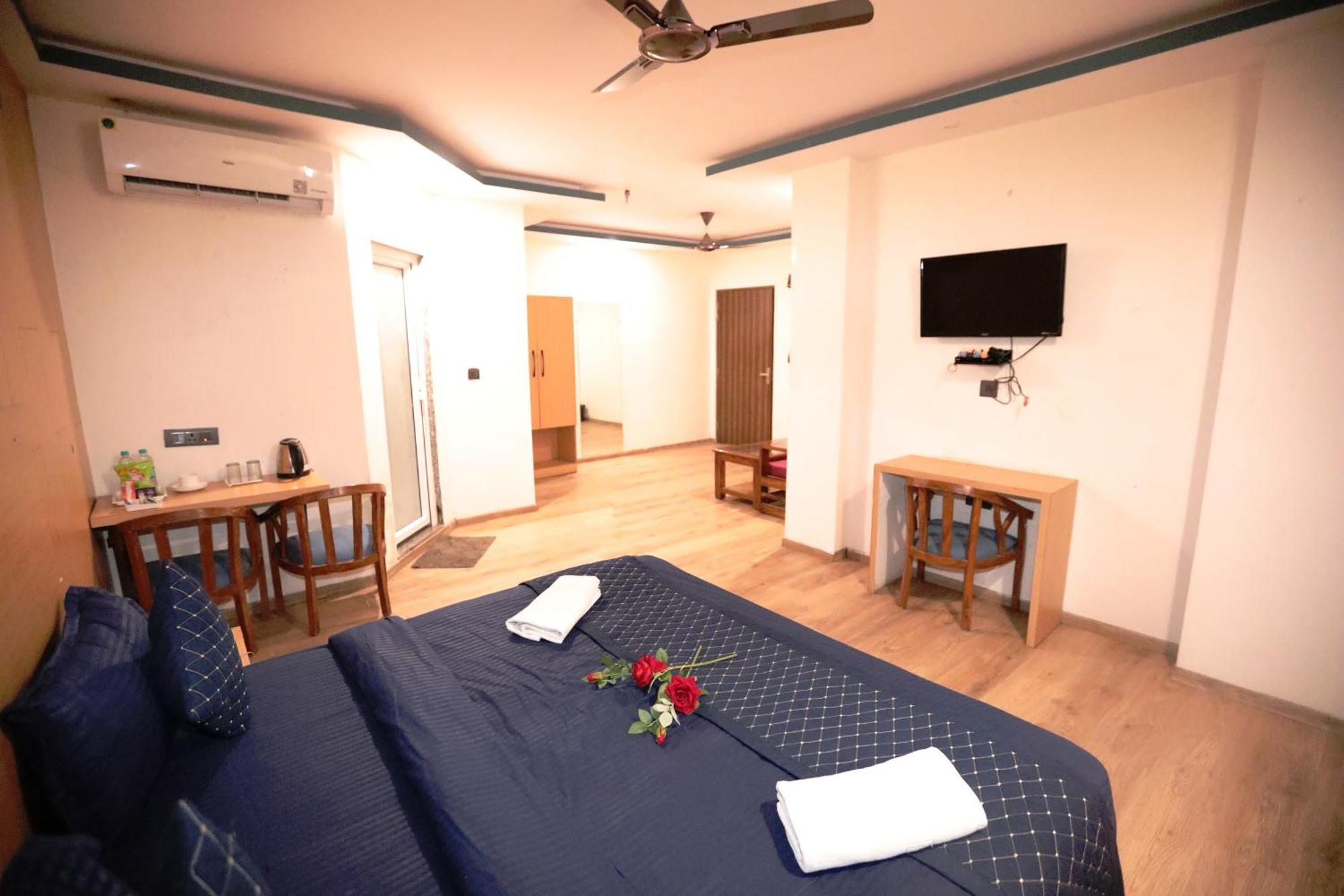Hotel Noida Grand Sec 58 Luaran gambar