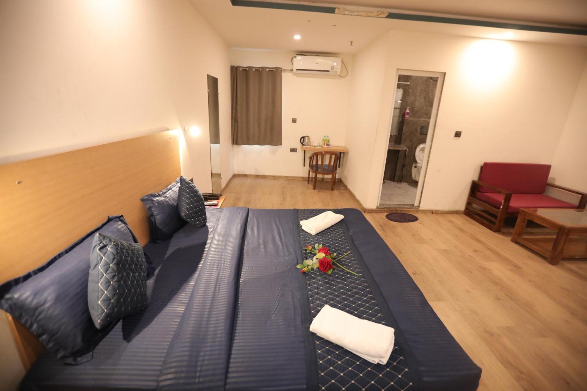 Hotel Noida Grand Sec 58 Luaran gambar