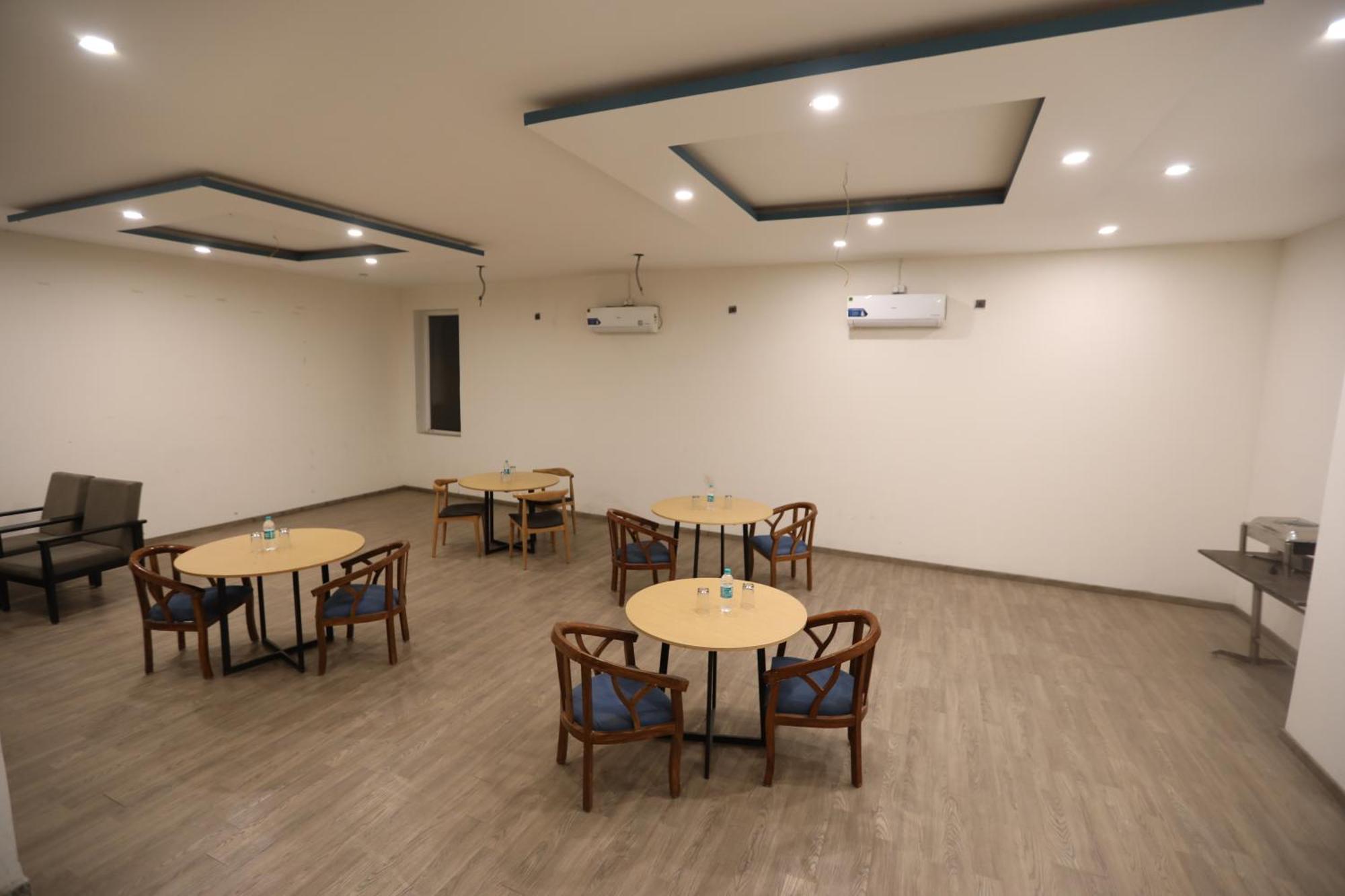 Hotel Noida Grand Sec 58 Luaran gambar