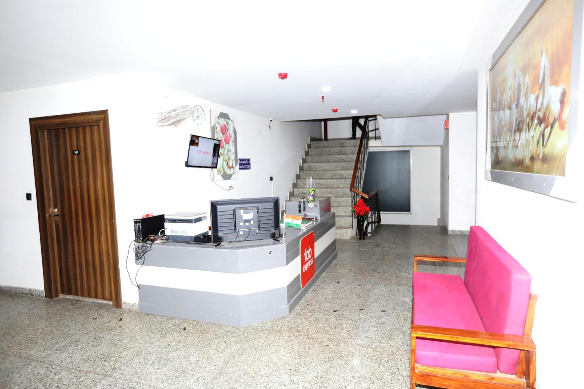 Hotel Noida Grand Sec 58 Luaran gambar