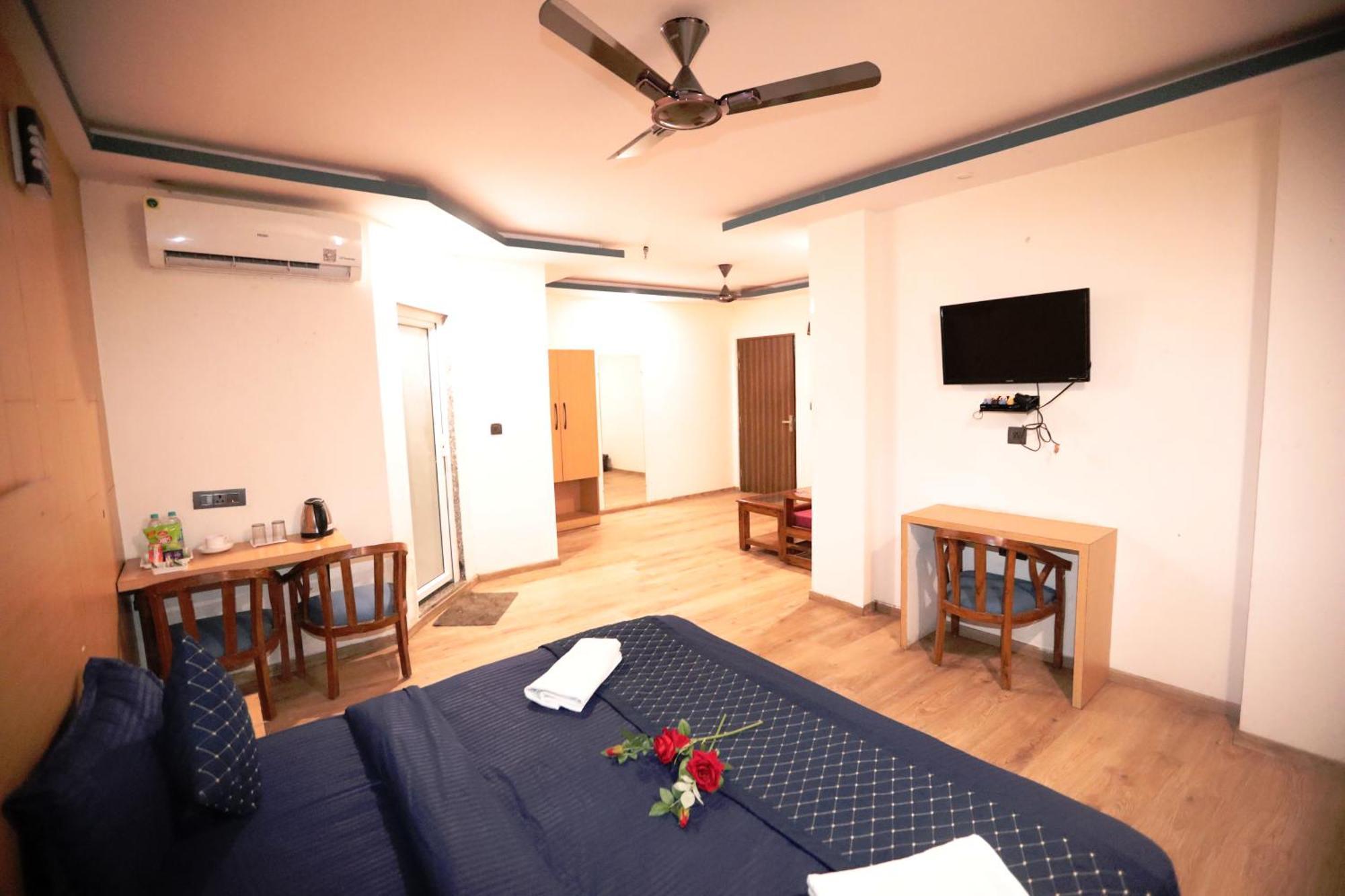 Hotel Noida Grand Sec 58 Luaran gambar